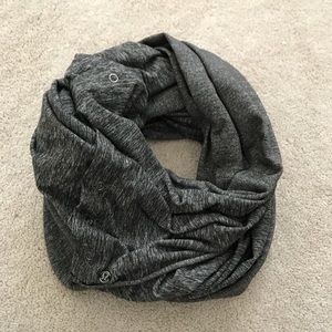 Lululemon. Vinyasa Scarf. Gray.